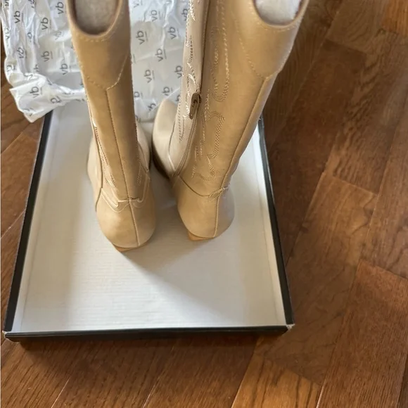Beige Western-Style Women's Boots - Picture 3 of 5